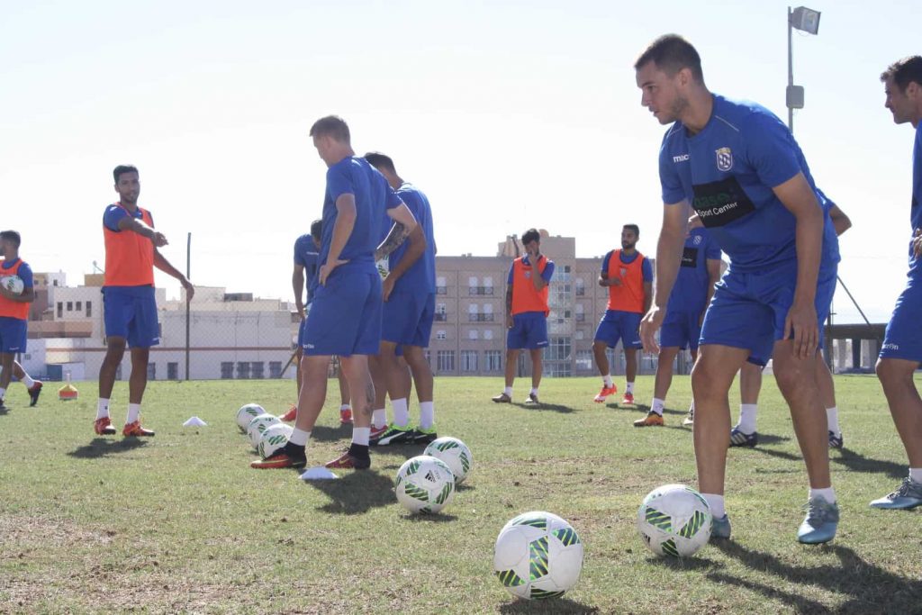 David Vázquez (i), intentando afinar su puntería de cara al partido del domingo.