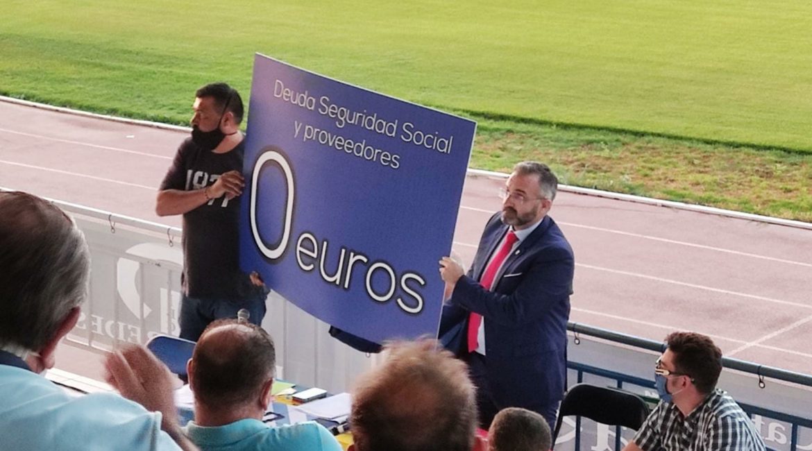 Los socios de la Unión Deportiva Melilla respaldan la gestión de Luis ...